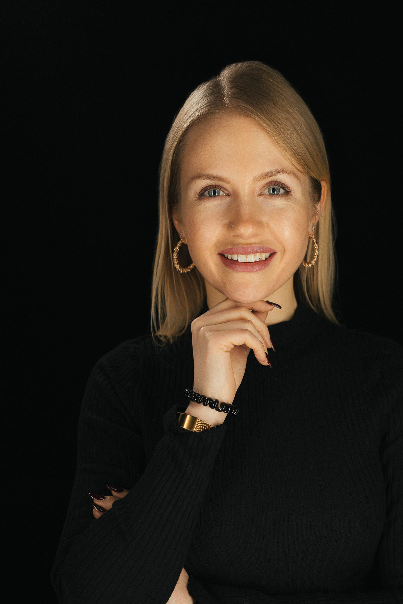 Export x3 Headshot  06642 Dez 01 2019 Bearbeitet 2 Headshots 2019  Miro Nicole Nadine